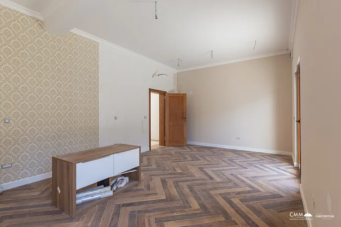 Eine luxuriöse dreistöckige Villa in erster Meereslinie in Kotor